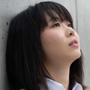 女性